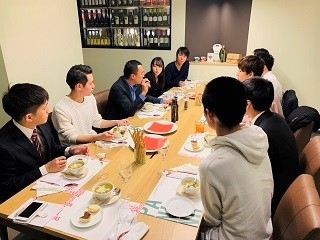 食事をしながら、ざっくばらんに話をしましょう!