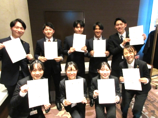 2023年度の新卒メンバーです！配属先の辞令交付の様子です♪