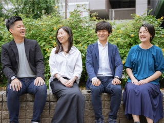 座談会パートでは若手社員も参加します◎