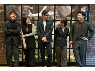 ↑当社の営業社員です。平均年齢32歳と若手が多いのも特徴です