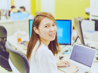 営業職・事業責任者・マーケター・人事・広報など幅広い職種あり