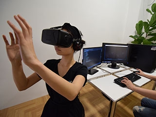 今話題のVR！常に最先端技術の研究をしています！