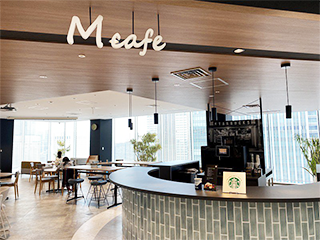 社内にはカフェスペース”M cafe”を設置。