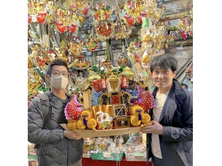 毎年、酉の市にて新年の開運招福＆商売繁盛をお願いしています。