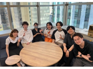 若手も活躍中！フラットな組織で、意見を言いやすい環境です。