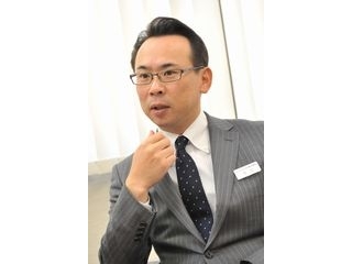 父親である先代社長の後を継ぎ新たに就任した黒田雄一郎社長。