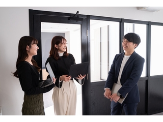新卒には一人ひとりに先輩社員(サポート)がつくので安心♪