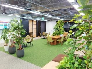 業界シェアトップクラスの自社WEBサイトを運営