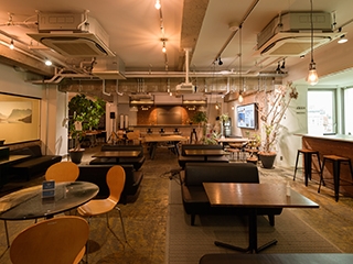 千代田区の本社オフィスはまるでおしゃれなカフェのよう！