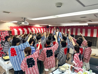 祝いの文化を大切に | 毎月に1度全社総会を行っています!