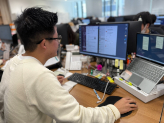 ワンフロアで全員が一緒に業務！常に活気が溢れています