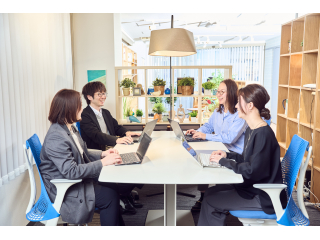 チームメンバーと日々、議論しながら、最適解を生み出しています