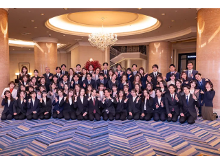 今では100名近くの会社に成長