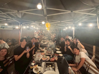 仲間と共に泣いて笑う、青春の職場