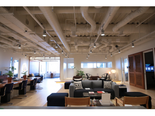 洗練された開放感のあるオフィス環境です！