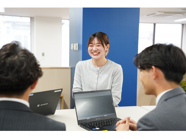 【28卒｜総合職】若手が活躍中！活躍するビジネスパーソンになりたい人集合！≪通販/金融/IT≫写真 1