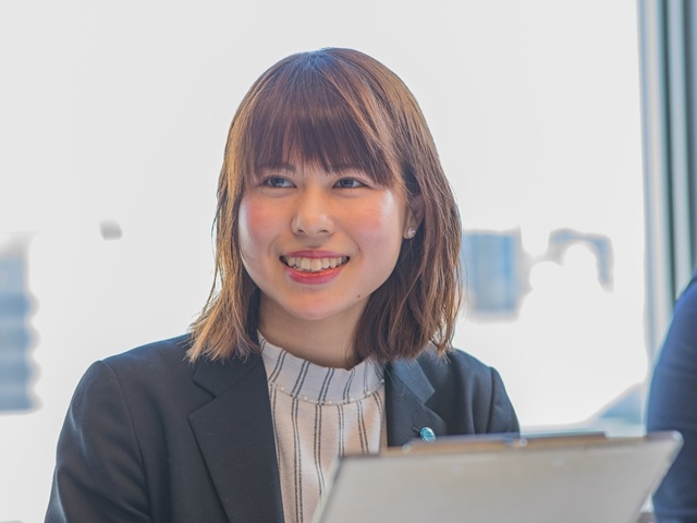 【営業職】20代で役職・年12回の昇給チャンス！売上100億円の急成長ITソリューション企業写真 1
