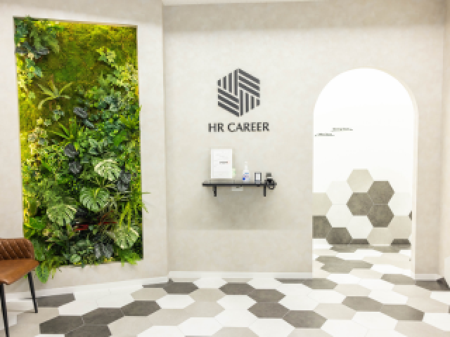 【マーケター｜初任給30万円】急成長ベンチャーのマーケター！年間休日124日・新規部署立ち上げ写真 1