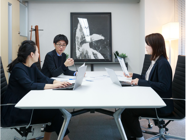 第二新卒・既卒歓迎｜【専門コンサルタント】多能工型のマーケティングプランナー／未経験からコンサルへ写真 1