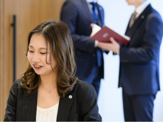 【新卒】ホワイト企業認定の業界トップシェア企業!資金調達×経営コンサルティング 写真 2