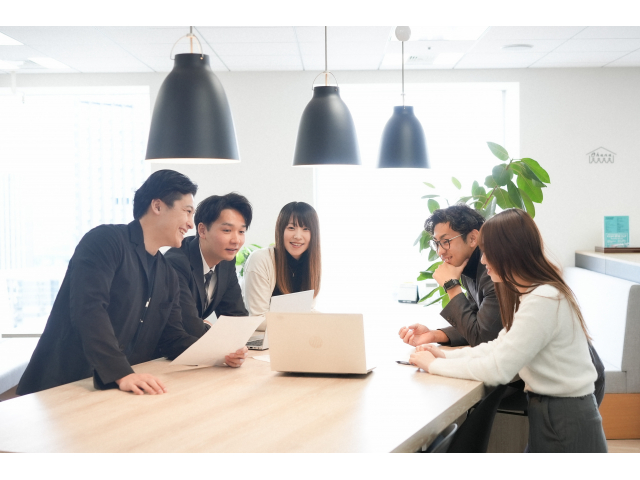 【27卒】お客様の採用課題を、自社サービス等を用いて解決に導く営業職!写真 1