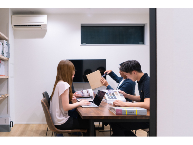 【27卒/最短1か月で内定】関西を中心に急成長！理想の家づくりを一緒に叶える注文住宅営業写真 2