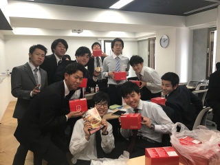 【新入社員研修真っ只中！ランチのプレゼント！】※説明会随時開催！東京/大阪/福岡/徳島※