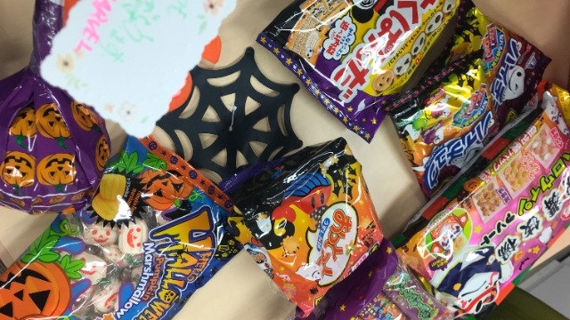 お取引様からハロウィンのお菓子もらいました