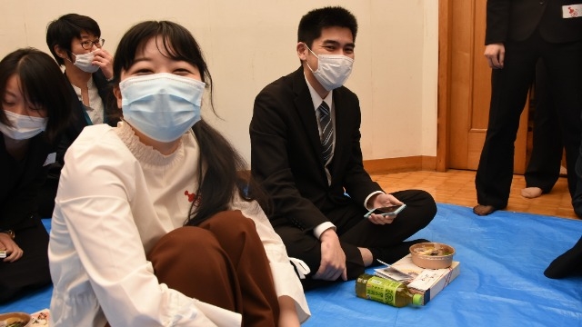 男性は8の倍数、女性は7の倍数