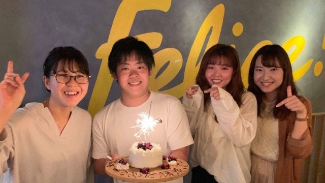 月曜から飲み会しちゃう会社　笑