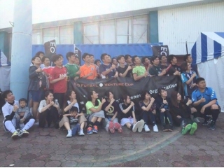 【事業部、役職の垣根を越えて、目指せ！フットサル大会優勝！！】