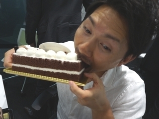 5月誕生日社員のお祝いしました♪