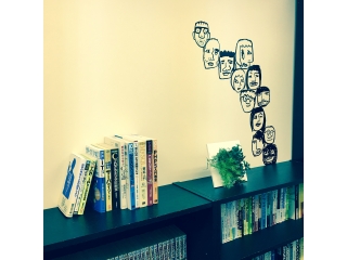 壁にらくがきしました。