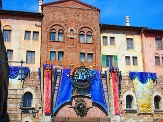 世界の動き。休日の動き。