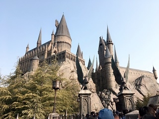 連休初日、USJ過去最多入場者数記録