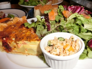 ランチは女子会♪