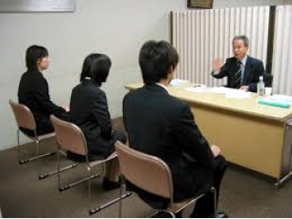 面接で、面接官のことは何と呼べばよい？