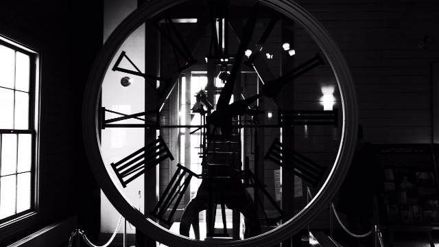 時計の近くに誰かいる!?札幌の●●な名所♪