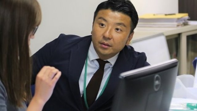 【社員紹介】お笑いの道を目指していた人が事業のトップ！？