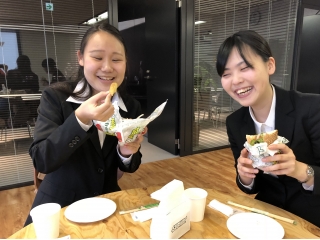 学生さんとオフィスランチ！！