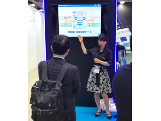 【展示会2日目】弊社ブースは大盛況！新入社員も頑張っています！