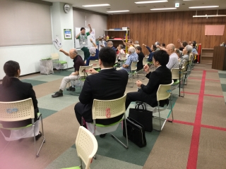 体も動かす、それが我が社の説明会です