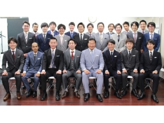 全社員にオーダースーツが支給されました！！②