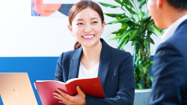 国家資格と安定を捨て、ベンチャー不動産に就職を決めた理由【スタッフインタビュー4/人事】