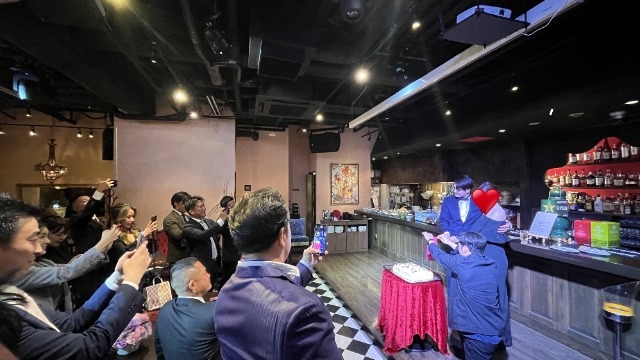 営業社員の結婚パーティーを開催しました！