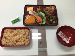 お弁当支給！！！