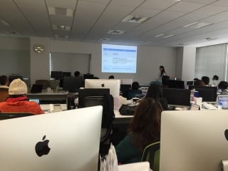 社内プレゼンの様子