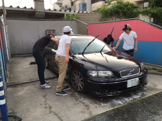 スタッフで洗車☆
