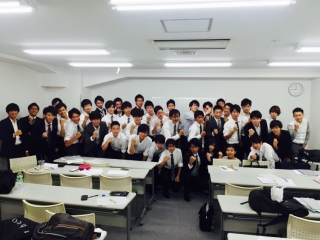 【　株式会社　Step House　定例会議の様子】