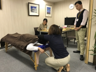 社内の一コマ・施術確認